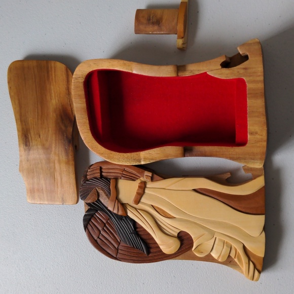 BLONDE ANGEL HAND-CARVED PUZZLE BOX - Picture 7 of 8